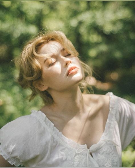 Park Shoot, Ethereal Photography, Outdoor Portrait Photography, Portrait Reference, Nature Photoshoot, Ethereal Aesthetic, Dreamy Photography, Prop Making, Photographie Portrait Inspiration