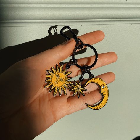 Enamel Pins Aesthetic, Enamel Pins Diy, Brass Keyring, Teenager Birthday Gifts, Enamel Keychain, Enamel Pin Display, Sun Moon And Stars, Aesthetic Backpack, Enamel Pin Collection