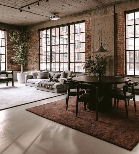 Nyc Brick Apartment Aesthetic, Industrial Condo Interior Design, Loft Apartment Ideas, Industrial Loft Apartment, Brooklyn Style Interior, Loft Apartment Aesthetic, New York Style Apartment, New York Studio Apartment, Loft Apartment Industrial