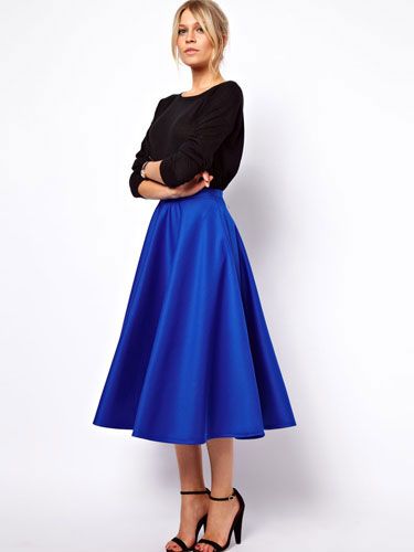 .Full skirts for 2014, black sweater and tied together with angle strapped black heals. Retro? or Classic? Full Skirt Outfit, Blue Satin Skirt, Full Midi Skirt, Rock Outfit, Full Skirts, Dirty Dancing, Satin Skirt, Blue Skirt, Mode Inspiration