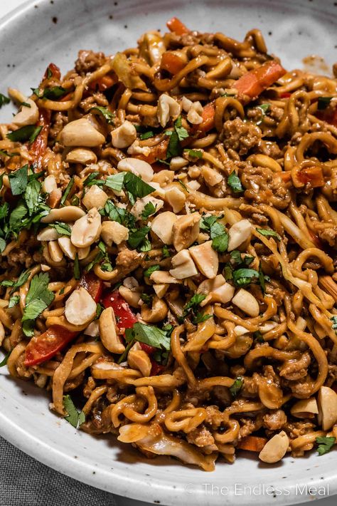 Ramen Noodle Sauce, Ground Chicken Ramen, Chicken Peanut Noodles, Thai Chicken Peanut, Peanut Chicken Noodles, Chicken Ramen Noodle Recipes, Thai Recipes Noodles, Thai Chicken Noodles, Thai Peanut Noodles