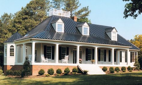 Metal Roofs Not Just for Farms or Homes Anymore! Metal shake roofing offers all the beauty without the high maintenance cost. Appropriate for all types of homes - from ranches to two stories to modern to traditional. Even the most persnickety must admit, this is a major improvement to the aesthetic value of your home and your the character of your neighborhood and community. Some even offer a lifetime warranty. From faux slate to faux Spanish tiles - the colors and designs are extensive and e Tin Roof House, Residential Metal Roofing, Black Metal Roof, Metal Roof Houses, House Tweaking, Ranch House Remodel, Black Roof, Ranch Remodel, Brick Ranch