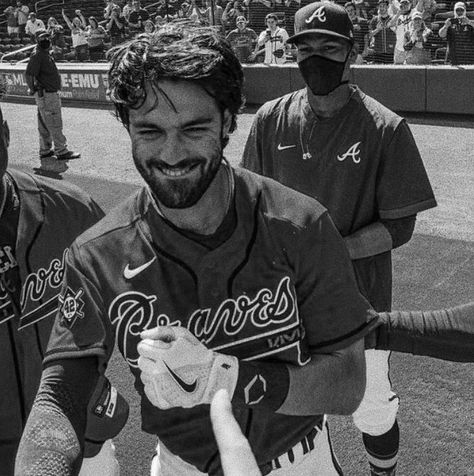 Dansby Swanson Wedding, Dansby Swanson Aesthetic, Baseball Guys Aesthetic, Baseball Boys Aesthetic, Dansby Swanson, Cody Bellinger, Brian Wilson Baseball, Baseball Softball, Dream Guy