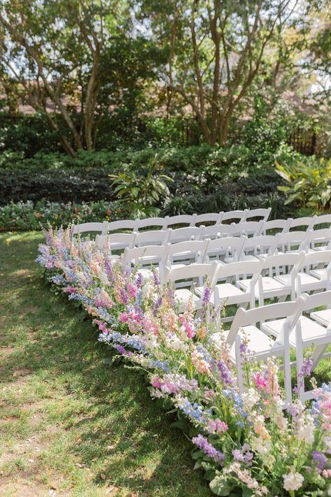 Pastel Spring Wedding Colors, Outdoor Spring Wedding Ideas, Chill Wedding, Wedding Walkway, Wildflower Wedding Theme, Pastel Garden, Garden Inspired Wedding, Pastel Wedding Flowers, Dream Wedding Decorations