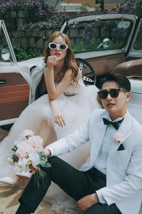 Prenuptial Photoshoot, Wedding Korea, Pre Wedding Photoshoot Outfit, Foto Wedding, Wedding Photoshoot Props, Pre Wedding Shoot Ideas, Pre Wedding Photoshoot Outdoor, Wedding Picture Poses, Wedding Photos Poses