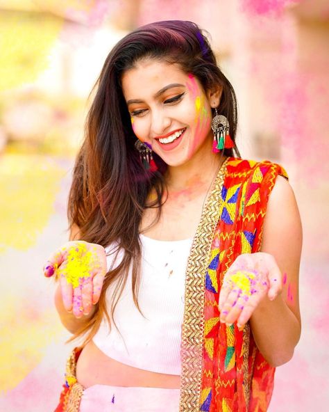 Holi Photoshoot Ideas, Holi Photoshoot, Deepika Pilli, Holi Girls, Holi Color, Holi Pictures, Holi Photo, Holi Images