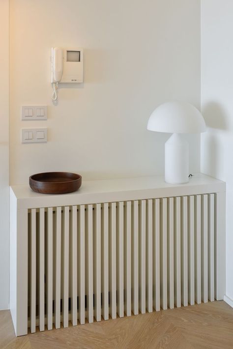 Home Radiators, Kitchen Studio, Home Hall Design, Flat Ideas, Hallway Ideas Entrance, Partition Design, Room Partition, Home Entrance Decor, Living Room Decor Cozy