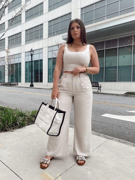 Buchi Fresa Outfits Plus Size, Feminine Outfit Curvy, Spring Fashion Mid Size, Curve Summer Outfits, Elegant Outfit Plus Size, Plus Spring Outfits, Curve Outfit Ideas, Summer Curvy Outfits, Mid Size Girl Outfits