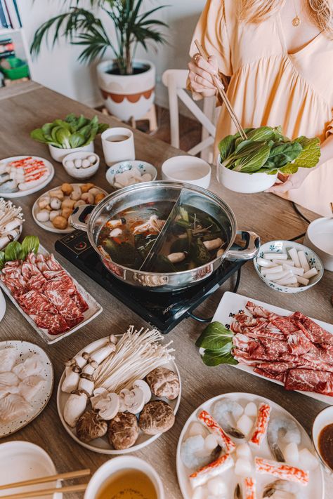 Hot Pot Table Setting, Chinese Cooking Aesthetic, At Home Hot Pot, Homemade Hot Pot, Hot Pot Recipe Korean, Hot Pot Set Up, Hotpot At Home, How To Eat Hot Pot, Hotpot Aesthetic