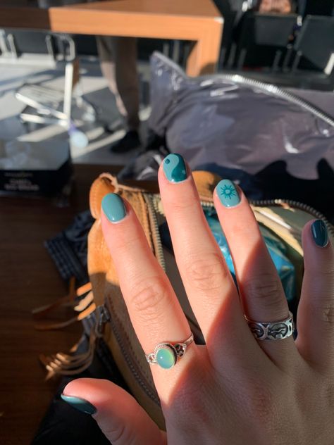 Nails Acrylic Hippe, Cute Earthy Nails, Short Indie Nails, Cute Hippie Nails, Hippie Acrylics, Hippie Acrylic Nail Designs, Boho Short Nails, Earthy Nails Short, Road Trip Nails