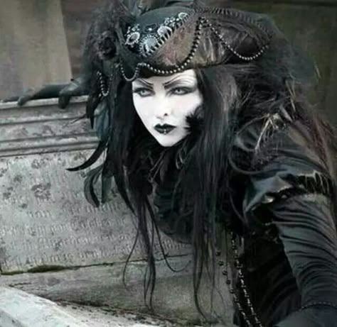 Goth Pirate.  Another look I love. Sadly I can't recall where I obtained this photo...but its haunting, amazing and fierce. Pirate Makeup, Egyptian Men, Pirate Wench, Victorian Goth, Pirate Woman, Goth Art, Gothic Aesthetic, Gothic Steampunk, Gothic Beauty