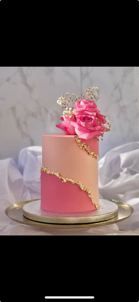 Layer Cake Anniversaire, Layer Cake Rose, Cake Roses, Layer Cake, Birthday Ideas, Birthday Cake, Baking, Cake, Birthday