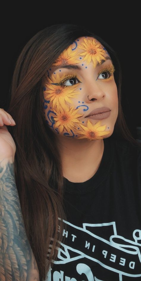 Face Paint Sunflower, Sunflower Makeup Looks, Sunflower Face Paint, Sunflower Makeup, Paint Sunflower, Sunflower Festival, Adult Face Painting, Painting Halloween, Face Painting Halloween