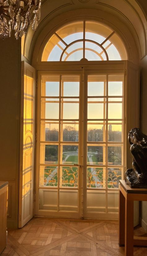 romantic sunset from a window of a royal palace 🏰 #romantic #royal #aesthetic Royal House Aesthetic, Royal Life Aesthetic, Royal Palace Aesthetic, Royal Aesthetics, Palace Aesthetic, Royal Room, Castle Rooms, Cinderella 2015, Balcony Window