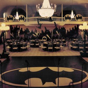 Venue set up... Eh, kinda geeky I might make it more classy. ;) Batman Wedding Dress, Batman Quinceanera, Batman Wedding Theme, Batman Wedding Ideas, Batman Core, Batman Party Supplies, Super Hero Wedding, Batman Christmas, Batman Party Ideas