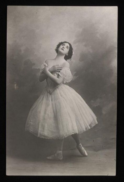 Giselle | Unknown | V&A Explore The Collections Ballet Giselle, Svetlana Zakharova, Margot Fonteyn, Ballet Russe, Vintage Ballerina, Anna Pavlova, Vintage Ballet, Russian Ballet, Anna Dress