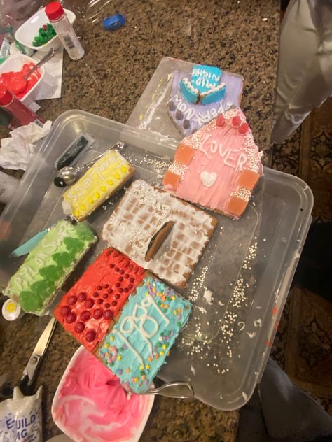 Lover House Gingerbread House, Taylor Swift Themed Gingerbread House, Gingerbread House Taylor Swift, Taylor Swift Gingerbread House Ideas, Taylor Swift Gingerbread House, Taylor Swift Gingerbread, Preppy Gingerbread House, Book Club Food, Cool Gingerbread Houses