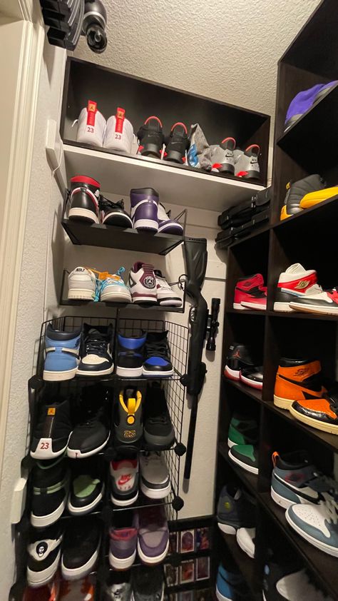 Jordans Closet, Sneakerhead Room, Estilo Cholo, Shoe Room, Shoes Wallpaper, Swag Girl Style, Pretty Shoes Sneakers, All Nike Shoes, Shoes Outfit Fashion