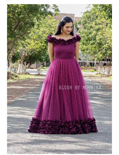 Net Frok Designs For Women Wedding, Long Frock Designs For Women Party, Birthday Frocks For Women, Maternity Frocks, Net Gown Designs, Indian Gown Design, Gowns Casual, Frock Designs For Women, Gown Dress Party Wear