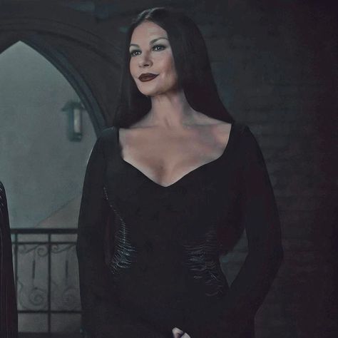 𝕨𝕖𝕕𝕟𝕖𝕤𝕕𝕒𝕪 #wednesday #morticianaddams Mortisha Adams, Addams Family Movie, Charles Addams, Wednesday 2022, Percy Hynes White, Gomez And Morticia, Gwendoline Christie, Zeta Jones, Morticia Addams