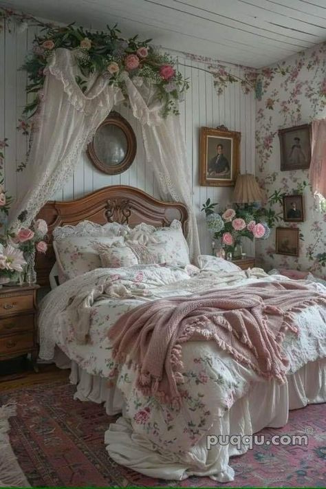 Aesthetic Bedcovers, Spavaca Soba, Shabby Chic Decor Bedroom, Dream Bedroom Inspiration, Chic Bedroom Decor, Shabby Chic Bedroom, Shabby Chic Bedrooms, Dreamy Bedrooms, Dreamy Room