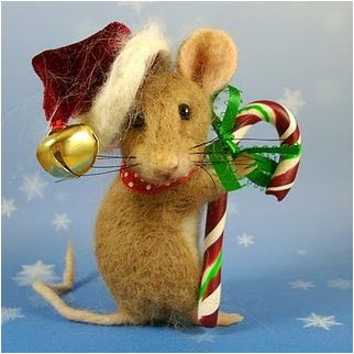 Maus Illustration, Needle Felted Art, Mouse Crafts, Felted Art, Needle Felted Christmas, Felt Mouse, Needle Felting Projects, Felting Tutorials, Christmas Mouse