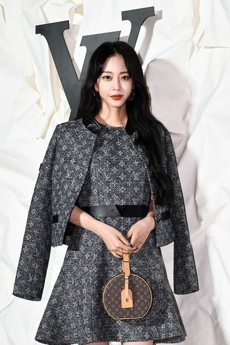 Han Ye-seul's Outfit at Louis Vuitton Event on October 30, 2019 Louis Vuitton Style Outfits, Louis Vuitton Fashion Outfits, Louis Vuitton Women Clothes, Vestidos Louis Vuitton, Louis Vuitton Dress Classy, Luis Vuitton Dress, Lv Dress Louis Vuitton, Fashion Event Outfit, Louis Vuitton Clothes Women