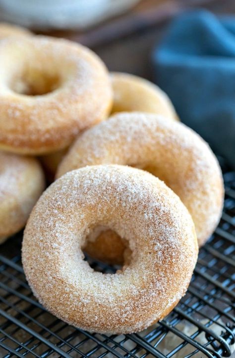 Baked cinnamon sugar donuts are moist vanilla baked cake donuts coated with cinnamon sugar. This easy donut recipe takes less than 20 minutes to make. Cake Donuts Recipe, Easy Donut Recipe, Keto Donuts, Easy Donuts, Homemade Donuts Recipe, Baked Cake, Baked Donut Recipes, Cinnamon Sugar Donuts, Sugar Donut