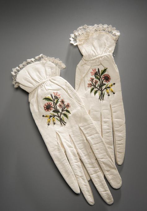 1800s Fashion Aesthetic, Regency Gloves, Masquerade Aesthetic, Loungewear Brand, Victorian Gloves, Fancy Gloves, 1830s Fashion, 90s Runway Fashion, Vintage Gloves