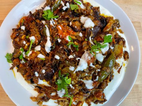 This easy Afghan recipe, Borani Barnjan will be a quick hit with your family. The tangy tomato sauce and cool yogurt sauce is divine Afghan Eggplant Recipe, Borani Banjan, Afghan Recipes, Easy Eggplant, Starter Dishes, Afghan Food Recipes, Eggplant Recipes Easy, Eggplant Recipe, Eggplant Dishes