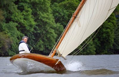 Dinghy Sailing, Sailboat Plans, Sailboat Yacht, Sailing Dinghy, Wooden Sailboat, Classic Sailing, Small Sailboats, Wooden Boat Building, Sailboat Design