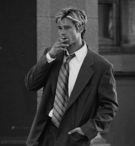 Brad Pitt 90s Wallpaper, Brad Pitt 90s Aesthetic, Brad Pitt 90s Style, Hot 90s Actors, Brad Pitt Suit, Brad Pitt Aesthetic, Brad Pitt Seven, Brad Pitt Wallpaper, 90s Guys