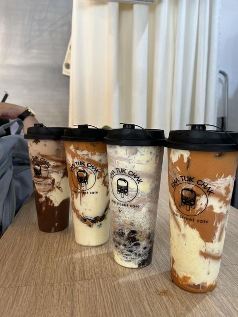 Snack Pictures, Bubble Tea Flavors, Boba Bubble Tea, Chocolate Oreo, Bubble Milk Tea, Vegetarian Fast Food, Fancy Drinks, Pretty Drinks, Milkshakes