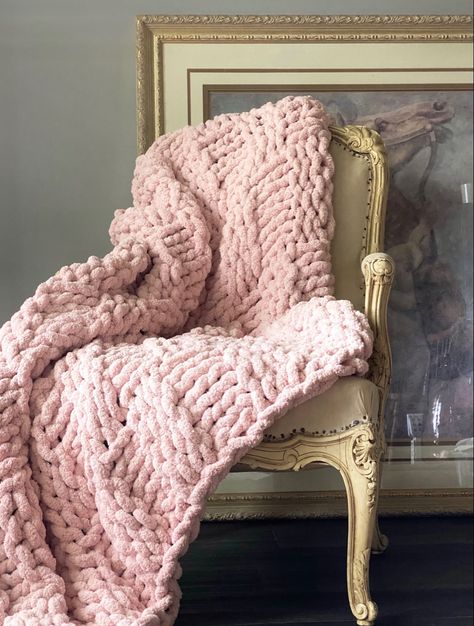 Full YouTube video Click the link below 👇 #diyideas #diyproject Chunky Blanket Pattern, Chunky Hand Knit, Modern Crochet Blanket, Giant Yarn, Hand Knit Blanket, Crochet Stitches For Blankets, Waffle Stitch, Knitted Blanket, Chunky Blanket