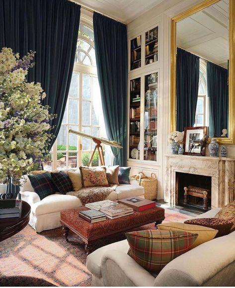 Ralph Lauren Living Room, Long Living Room, White Rooms, A Living Room, Living Room Inspiration, Home Living Room, Room Inspiration, Interior Exterior, New England