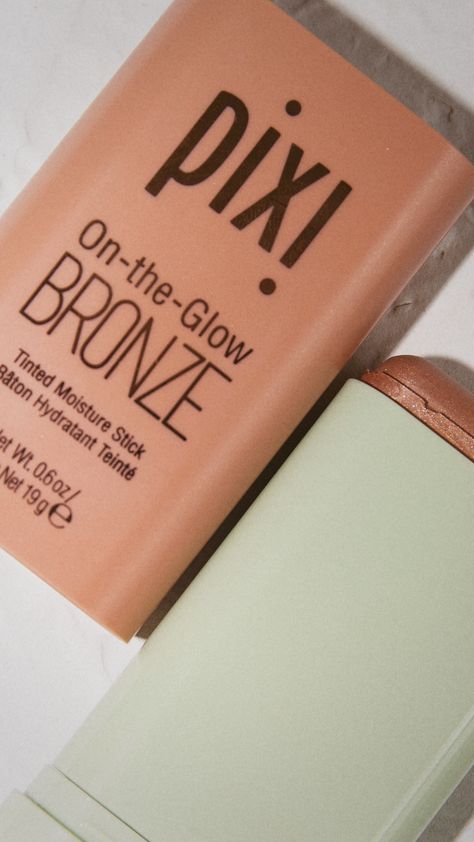 Best Drugstore Cream Highlighter On The Glow Bronze, Over Makeup, Mack Up, Affordable Beauty Products, Pixi Beauty, Fun Nail Colors, Cream Highlighter, Easy Makeup Tutorial, Matte Texture