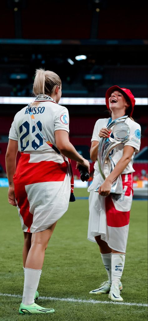 Leah Williamson And Ella Toone, Lionesses Wallpaper England, Ella Toone And Alessia Russo Wallpaper, Alessia Russo And Ella Toone, England Womens Football Wallpaper, Woso Football Wallpaper, Ella Toone Wallpaper, Alessia Russo Wallpaper, England Lionesses Wallpaper