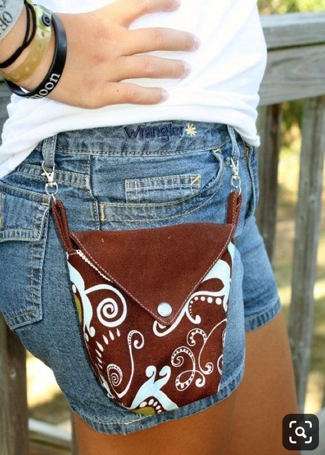 Artisanats Denim, Hip Purse, Diy Laptop, Brown Paisley, Sew Ins, Sewing Purses, Denim Crafts, Trendy Handbags, It Is