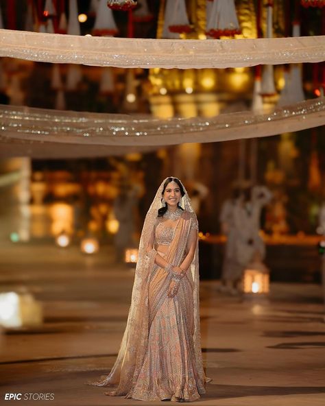 Radhika Merchant Saree, Tarun Tahiliani Saree, Desi Bridal Makeup, Tarun Tahiliani Bridal, Ivory Sherwani, Radhika Merchant, Anant Ambani, Indian Gown, Unique Mehndi