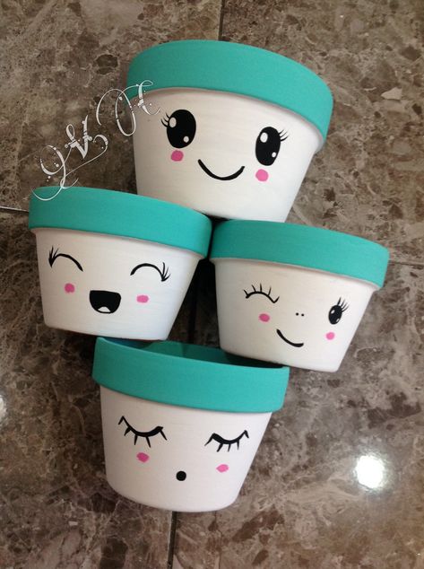 Painted Flower Pot Faces, Painting On Small Pots, Terracotta Pot Crafts For Kids, Pot Painting Ideas Simple, Pot Plant Painting Ideas, Painted Plant Pots Terra Cotta, Kulhad Art, Kulhad Painting, Small Pot Painting Ideas