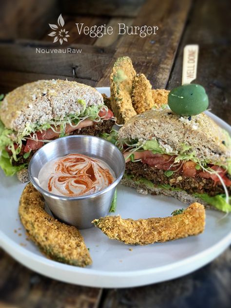 Veggie Burger (raw, vegan, gluten-free) Raw Vegan Burger Patty, Raw Vegan Dinner Ideas, Raw Vegan Food, Vegan Veggie Burger, Raw Vegan Dinners, Veggie Patties, Vegan Burger, Raw Vegan Recipes, Veggie Burger