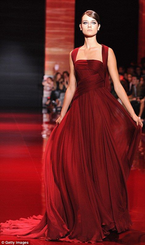 Ladies in red: Saab loves a rich crimson and used it to make a number of gowns, including this elegant sequinned frock (left) and a draped number (right) Elie Saab Couture, Couture Mode, فستان سهرة, Beauty Dress, Lady Diana, Beauty And Fashion, Gorgeous Gowns, Elie Saab, Beautiful Gowns