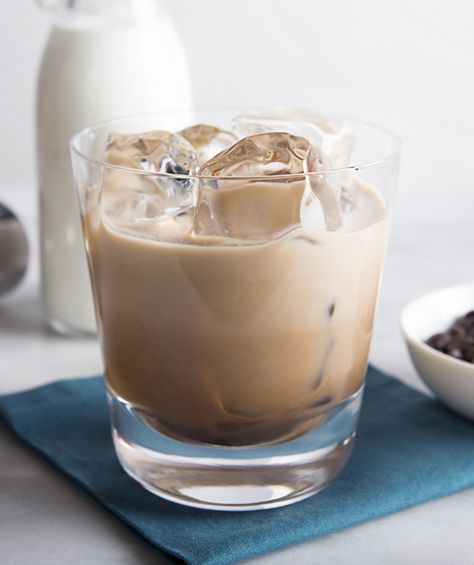 Create a Double Espresso Russian with our easy instructions, premium products and hand-picked ingredients. Coffee Vodka, Espresso Vodka, Vodka Ice, Icee Recipe, Espresso Martini Recipe, Espresso Recipes, Premium Vodka, Vodka Recipes, Double Dutch