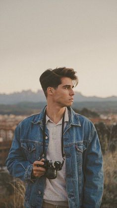 Photography Guy Aesthetic, Male Photography Portraits, Maria Casals, Male Portrait Poses, Men Fashion Photoshoot, Outdoor Portrait Photography, Mens Photoshoot Poses, Portrait Photography Men, Men Photoshoot