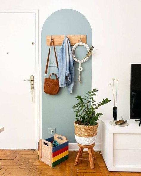 Small Entryways, Home Entrance Decor, Home Design Decor, Room Makeover, Home Interior, Home Living Room, Home Deco, Room Inspiration, Apartment Decor