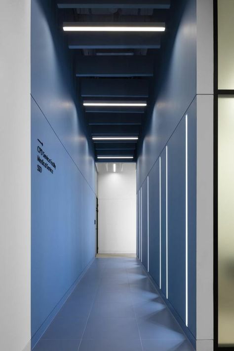 Lift Lobby Design, Corridor Design, Modern Office Interiors, Hospital Interior, Blue Office, School Interior, Office Photo, Modern Office Design, Architecture Building Design