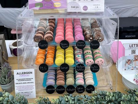 Macaron Stand Display, Macaron Farmers Market Display, Macaroon Stand Display, Display Macarons, Shelf Stable Macaron Filling, Cupcake Prices, Farmers Market Display, Market Displays, Ice Cream Cookies