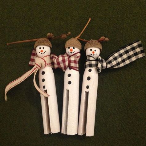 80+ Easy DIY Christmas Ornaments for Kids to Make | HubPages Wooden Clothes Pegs Craft, Wooden Clothes Peg Craft Ideas, Wooden Peg Christmas Crafts, Clothes Peg Christmas Crafts, Peg Doll Christmas Ornaments, Wooden Pegs Craft, Wooden Xmas Crafts, Snowman Peg Doll, Christmas Peg Doll Ideas