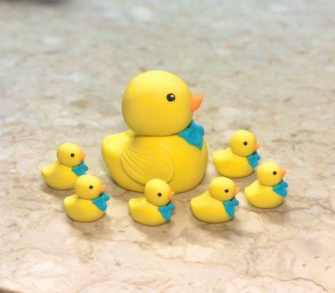 Cake Without Fondant, Duck Cake Topper, Rubber Duck Cake, Ducky Cake, Rubber Ducky Cake, Alien Crafts, Duck Cake, Fondant Flower Tutorial, Topper Fondant