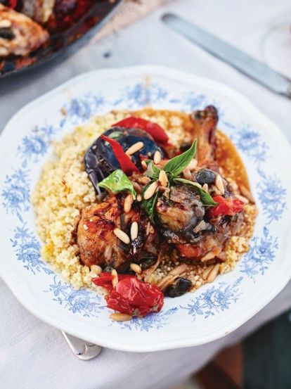 Salina chicken Jamie Oliver Chicken, Mouth Chicken, Aubergine Recipe, Sweet Chicken, Stew Chicken Recipe, Jamie Oliver Recipes, Italian Chicken, Chicken Stew, Idee Pasto Sano